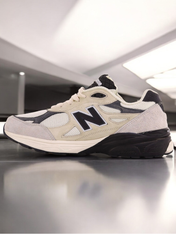 New Balance 990
