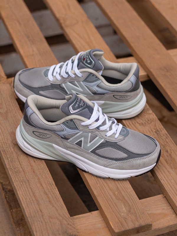 New Balance 990