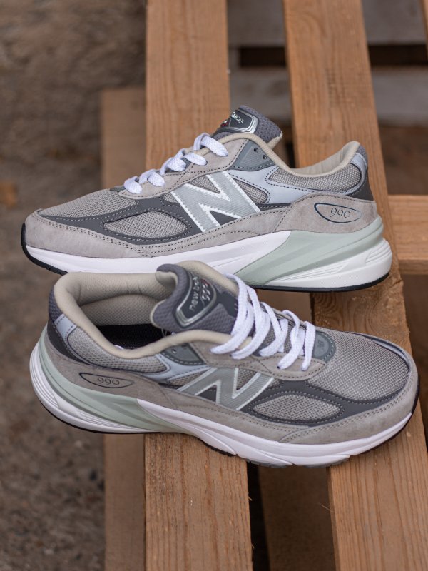 New Balance 990
